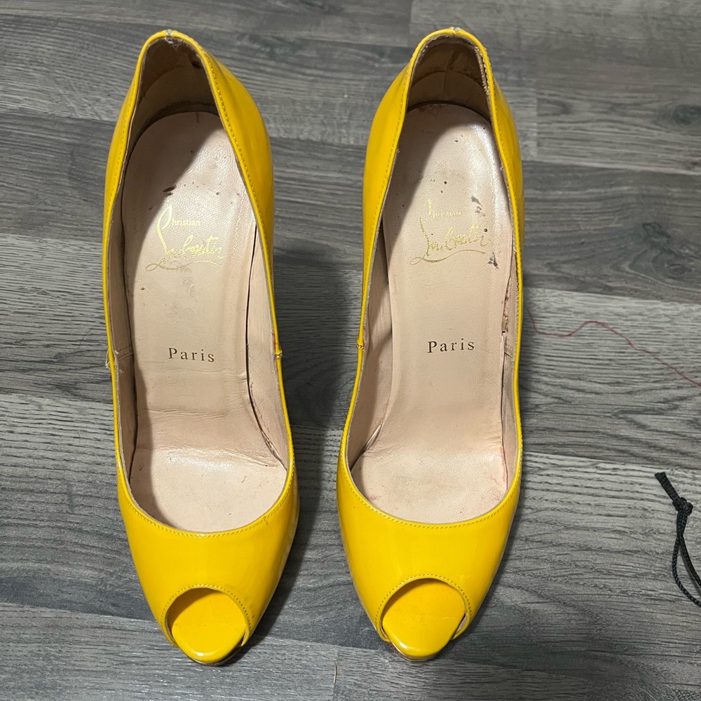 Yellow Christian Louboutin heels size 38